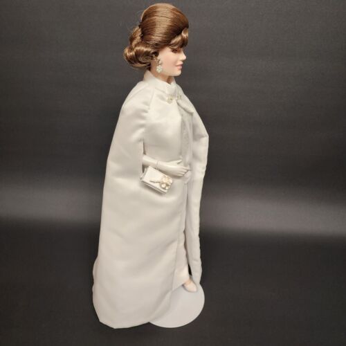 Jacqueline Kennedy Inaugural Ball Porcelain Portrait Doll Franklin Mint