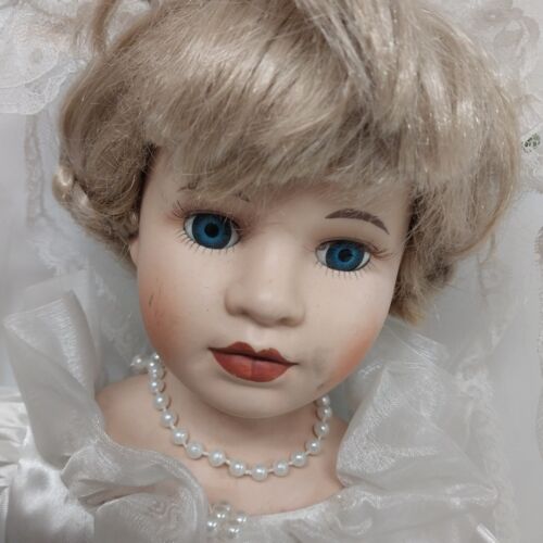 Tracie Bride Doll Limited Collection Le Cheri Genuine Porcelain 21" VTG