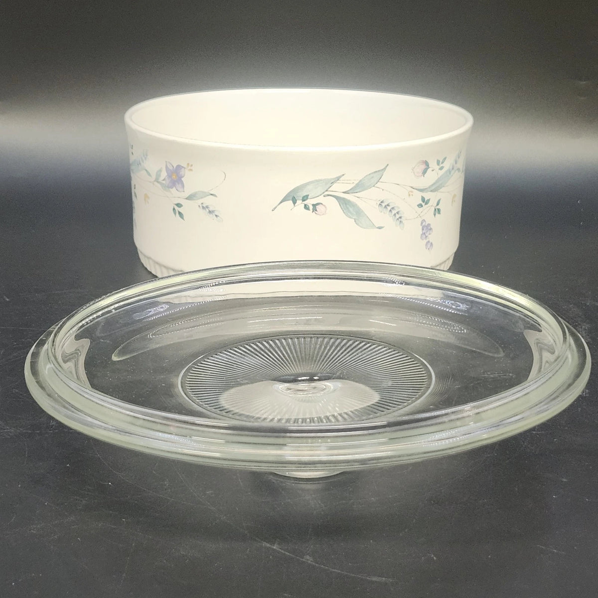 Pfaltzgraff April 2.5 Qt Casserole Dish with Glass Lid Expandable Holder USA