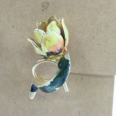 Gold Tone Tulip Flower Small Clip On Earrings .75" x .5" Vintage Jewelry Fashion