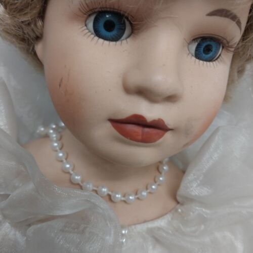 Tracie Bride Doll Limited Collection Le Cheri Genuine Porcelain 21" VTG