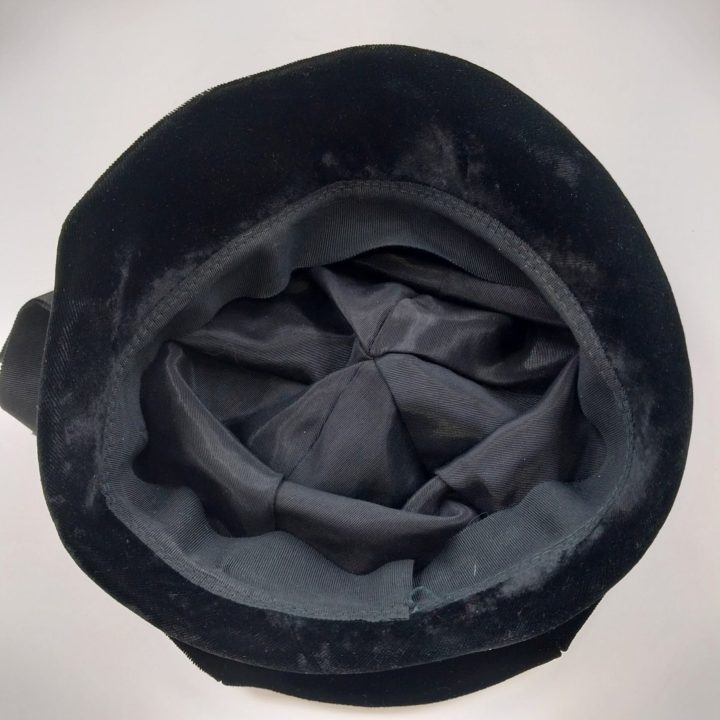 Black Deluxe Velour Cloche Hat Peachbloom w Grosgrain Ribbon Bow Band Polyester