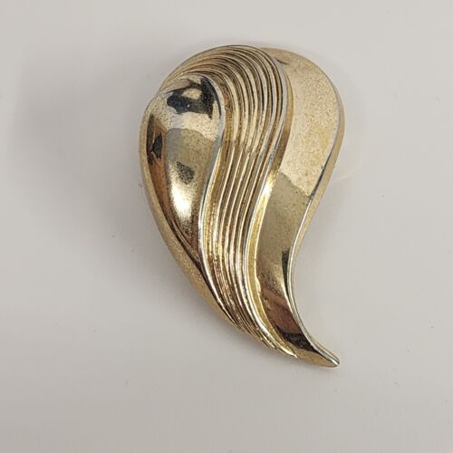 Trifari Gold Tone Leaf Brooch Vintage 2.25" x 2.25" Leaf-Shaped Pin