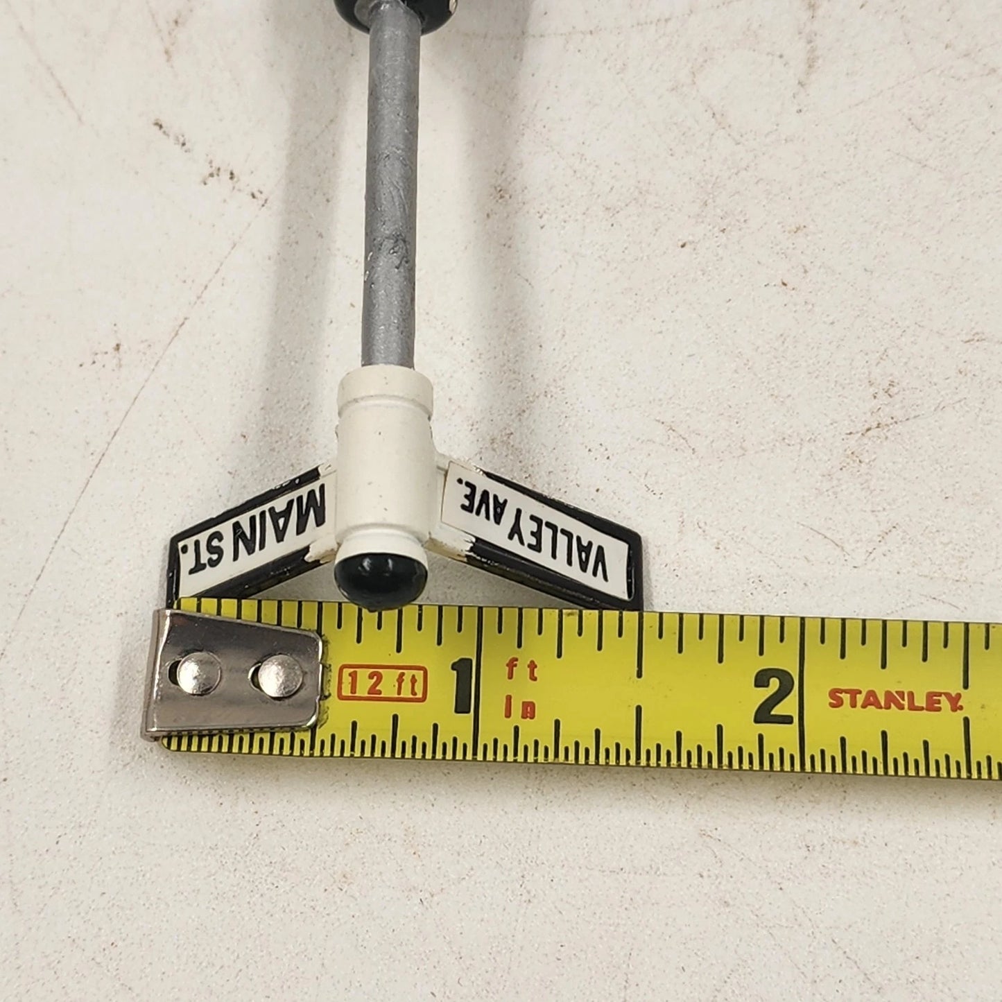 5 Christmas Village Accessory Set People & Street Signs Miniature Figurines