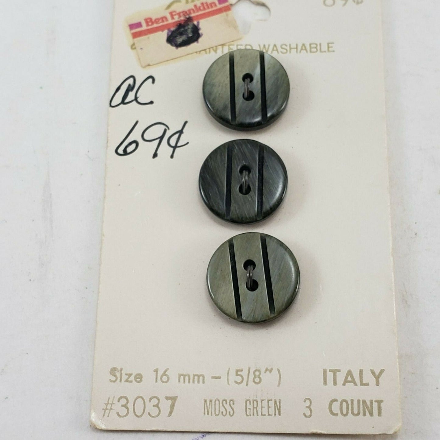 15 Vintage Buttons La Mode LeChic Red Orange Mother of Pearl Green Italy