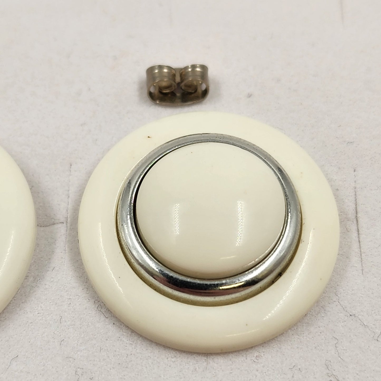 Round White & Silver Tone Pierced Earrings 1” Button Studs Butterfly Closure