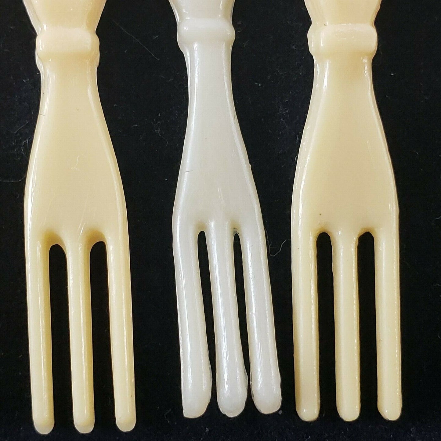 8 Piece Cream Rose Treasure Hors D Oeuvres Cocktail Picks Plastic Forks