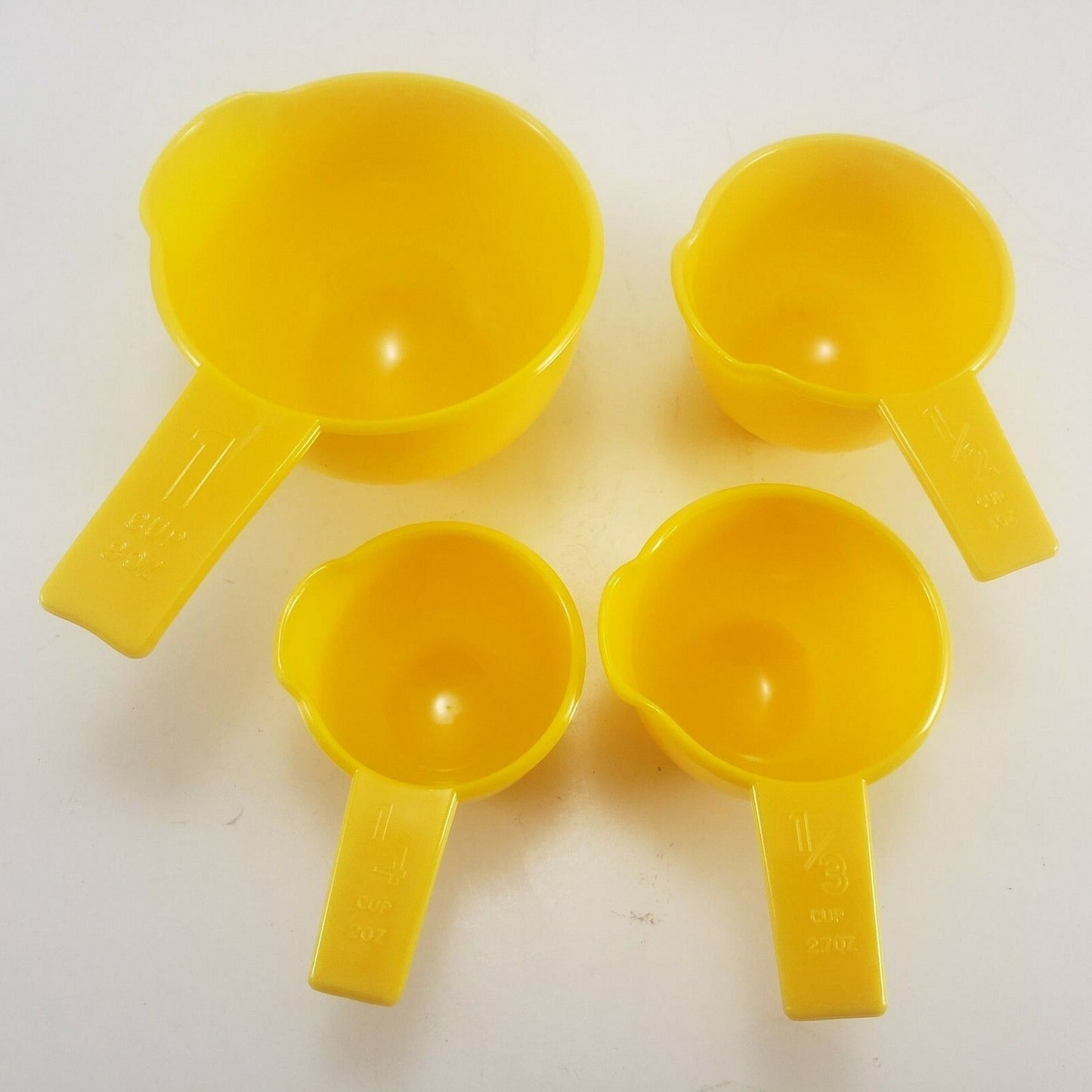 1980 Kitchen Yellow Salt Pepper Scoop Sprinkle Pour Dish Measure Cups Stage Prop