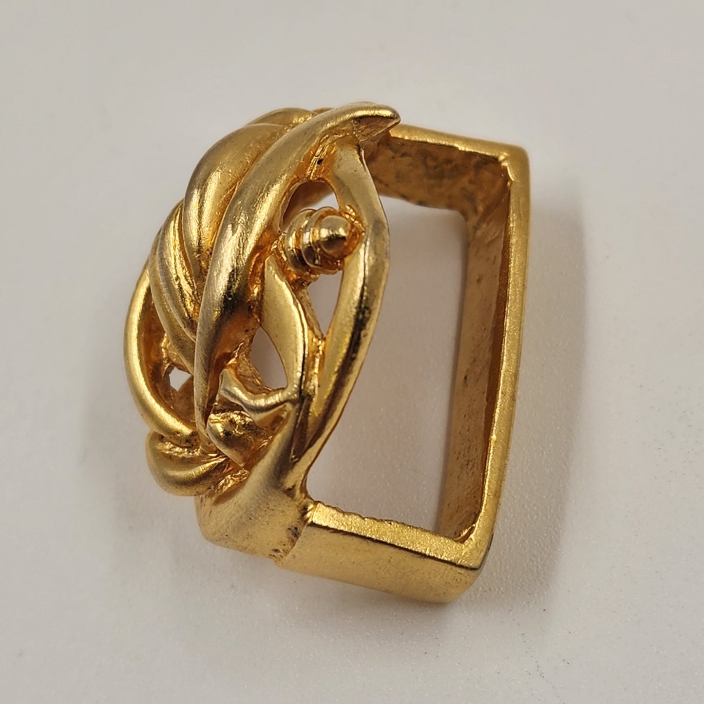 Elegant Gold Tone Love Knot Scarf Slide Neck Handkerchief Holder