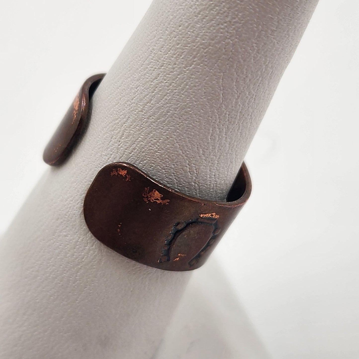 Rustic Copper Band Open Shank Ring with 5 Engraved Horseshoes for Luck