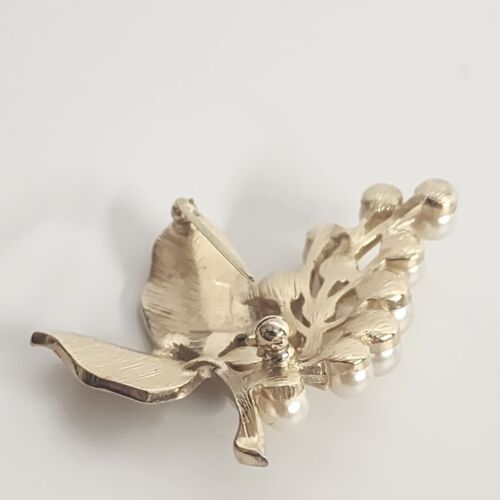 Signed Crown Trifari Leaf Berries Faux Pearl Brushed Gold Tone Brooch Vintage