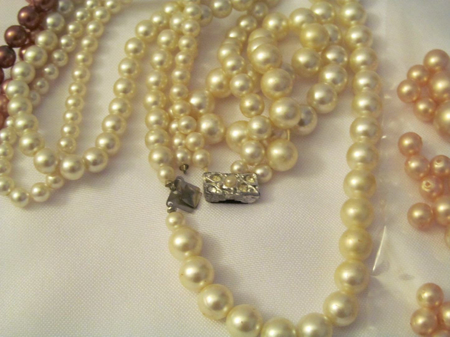 Lot of Vintage Necklaces to use for crafts or repair; Extra beads