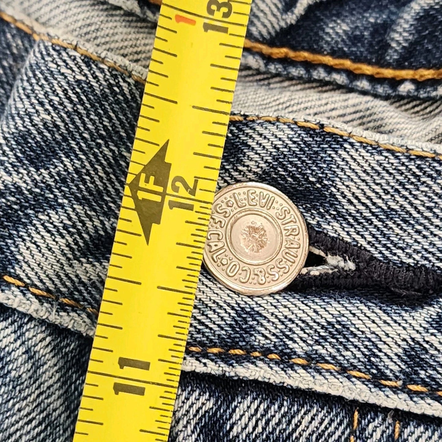 Levi's 560 Tapered Loose Jeans Men's 38x34 Light Wash Denim Comfort Discontinued