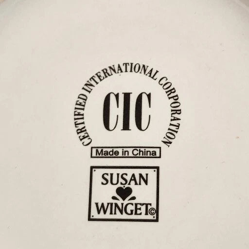 Christmas Plate 8" By Susan Winget Santa with Teddy Bear & Toys Red Tan Border