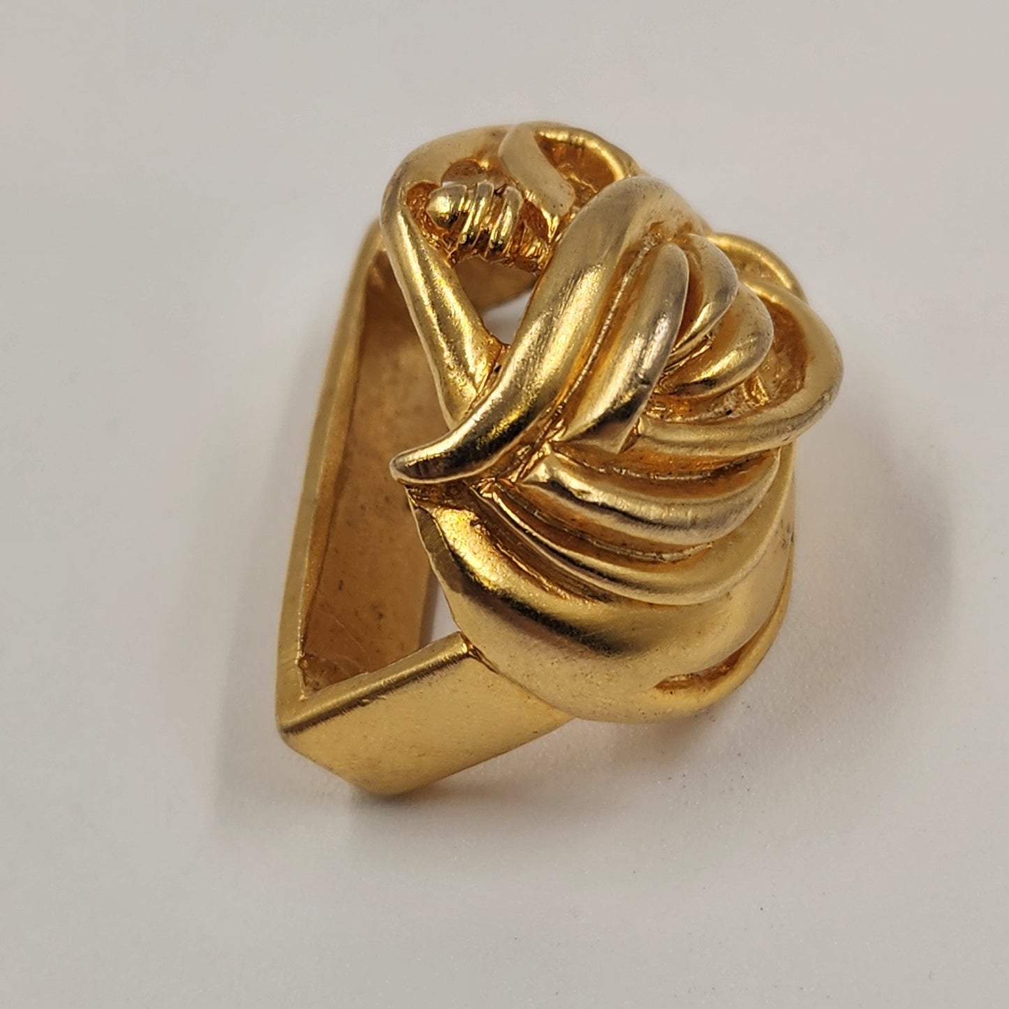 Elegant Gold Tone Love Knot Scarf Slide Neck Handkerchief Holder