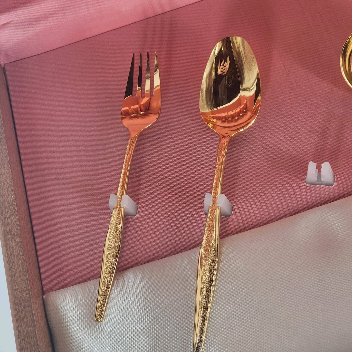 JH Carlyle 41 Pc 12 Place Setting Golden Bouquet Flatware Set w/ Large Maple Case