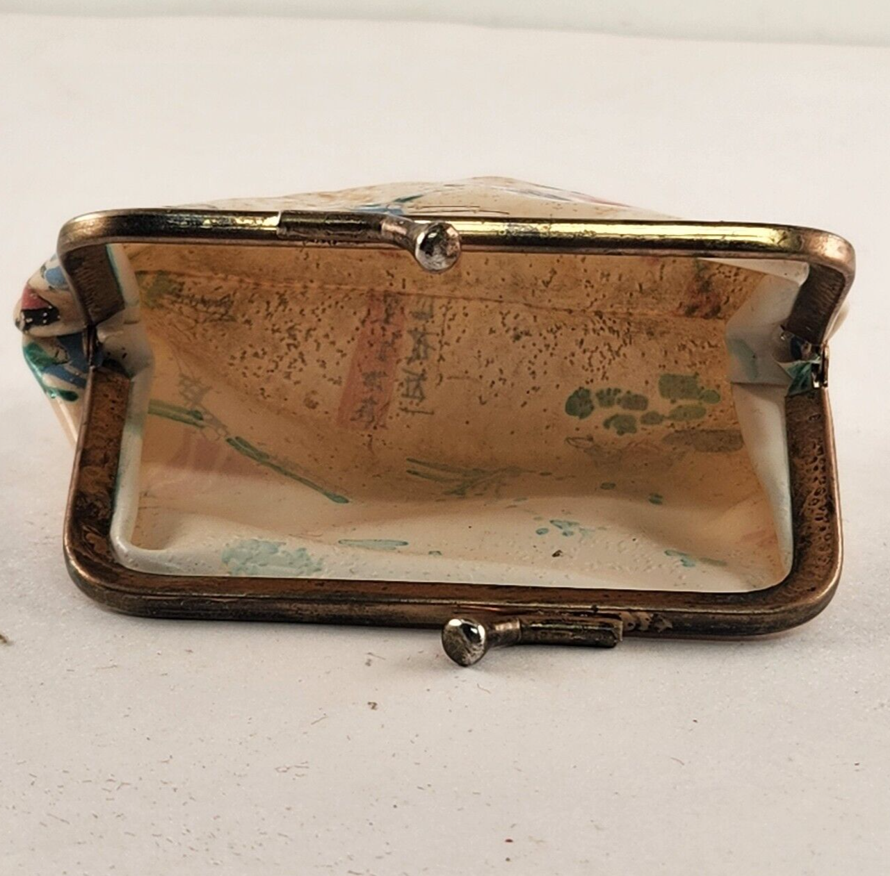 Kiss Top Coin Purse Sparkle Asian Geisha Vintage 1950s Vinyl Change Holder