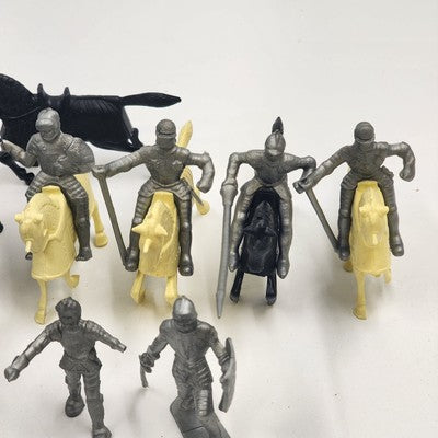 31-pc Medieval Soldier Infantry Knight Warrior Horses Figure Plastic Playset Toy