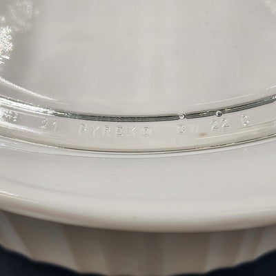 Corning Ware White Casserole Stoneware w/ Pyrex Glass Lid Baking Dish 2 Qt 1.9 L