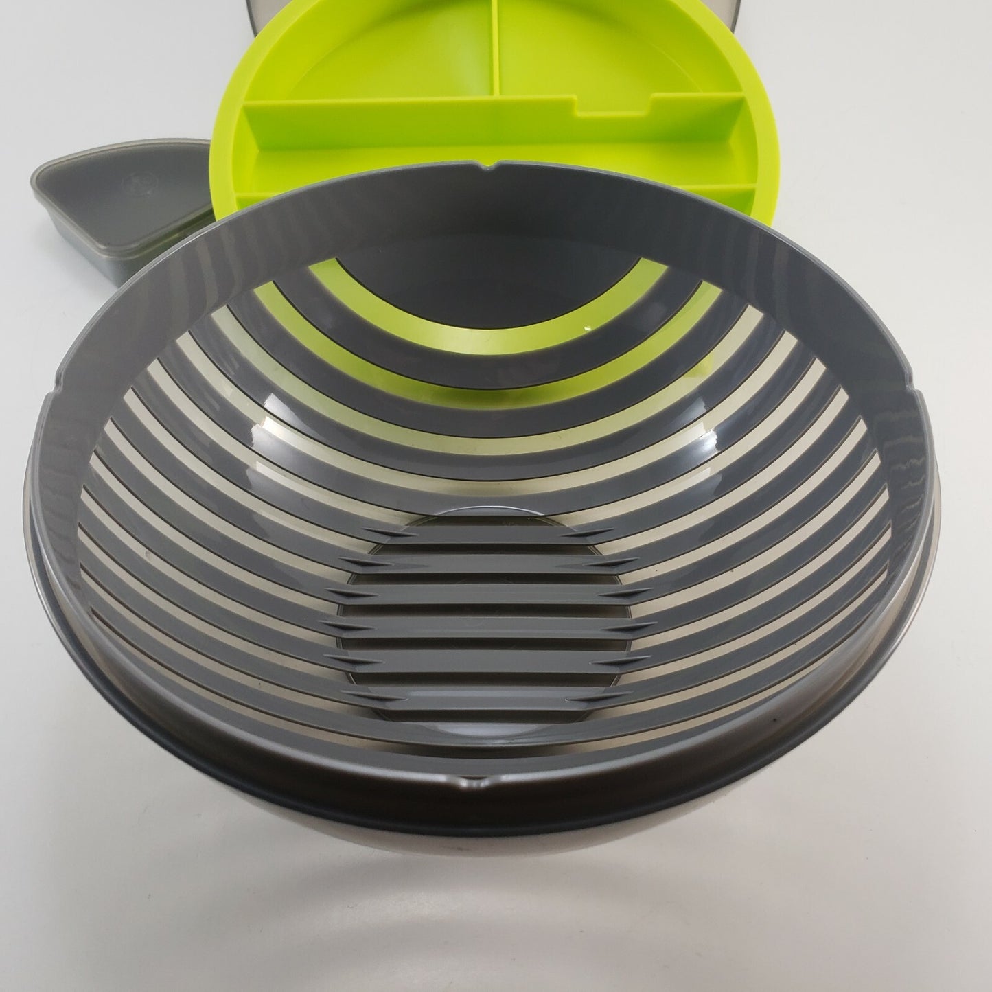 Pampered Chef Salad Cutting Bowl Set 100086 Green Lunch Prep Serve with Dressing