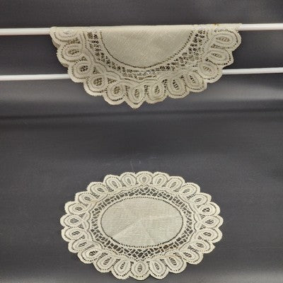 Set 2 Placemats White Round Center w Ornamental Doilies Lace Scalloped Edge 11"