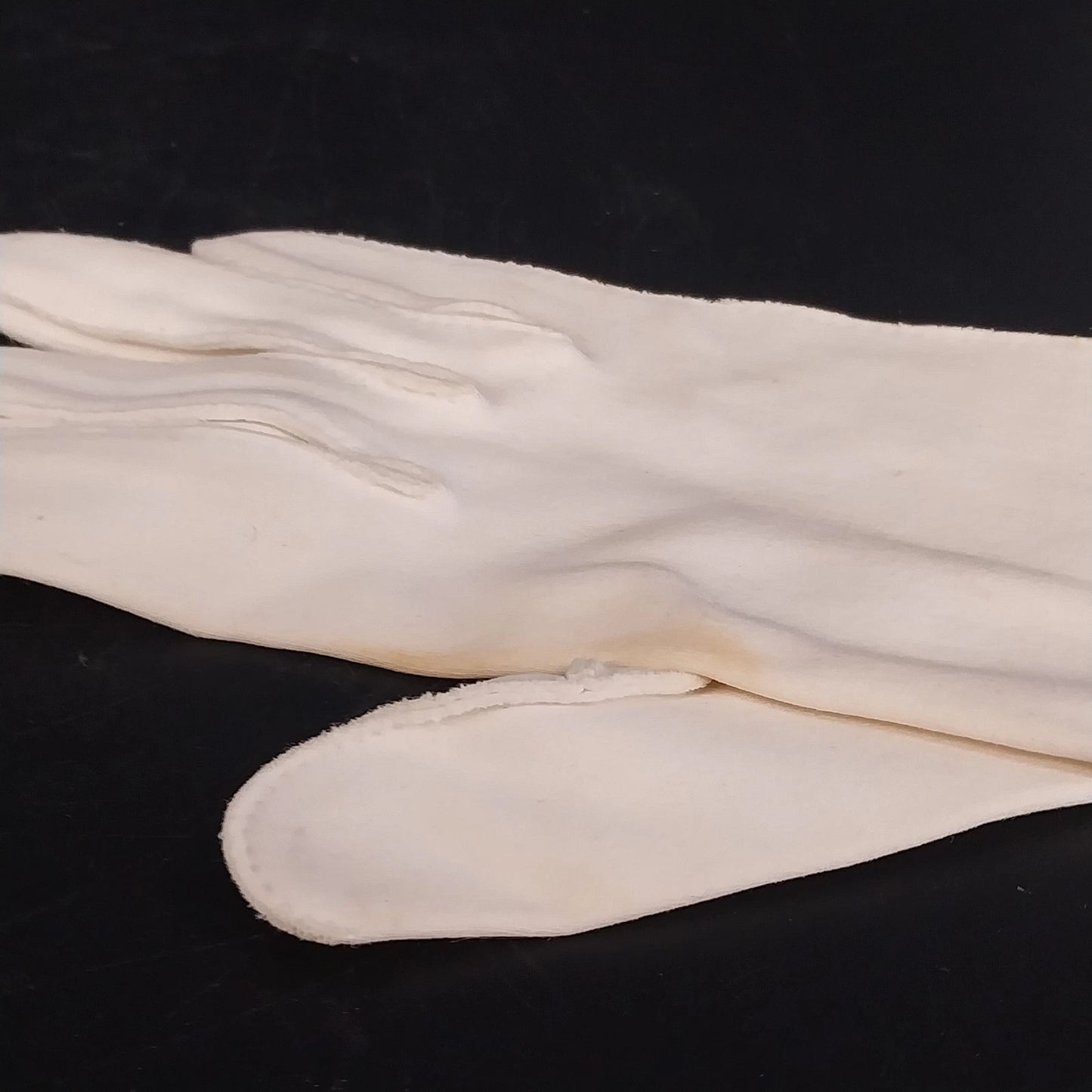 Women's White Formal Dress Gloves Eyelet Scalloped Cuffs Tea Length Vintage