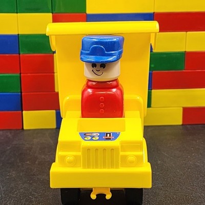 Lot of Mega Bloks 190 Building Blocks and 18 Pcs People Cars Equipment & Tools