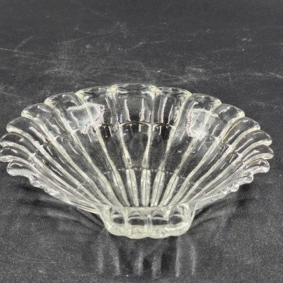 Crystal Clear Pressed Glass Scallop Sea Shell Shaped Decorative Candy Dish 6"x7"