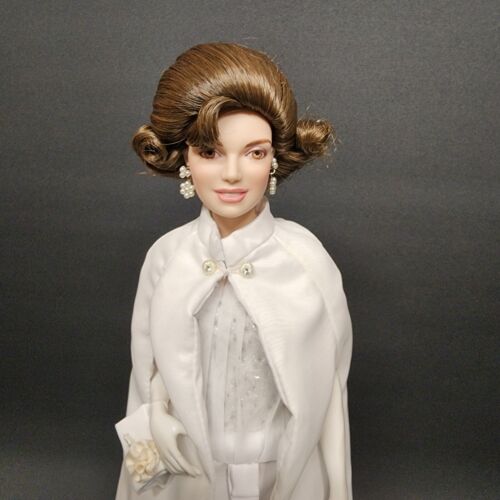 Jacqueline Kennedy Inaugural Ball Porcelain Portrait Doll Franklin Mint