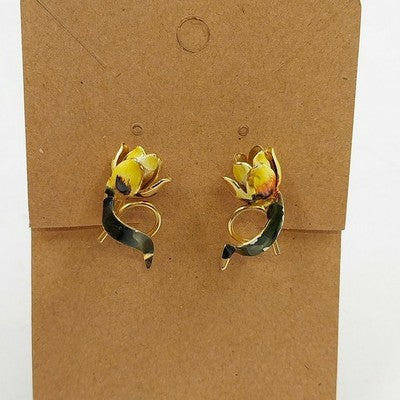 Gold Tone Tulip Flower Small Clip On Earrings .75" x .5" Vintage Jewelry Fashion