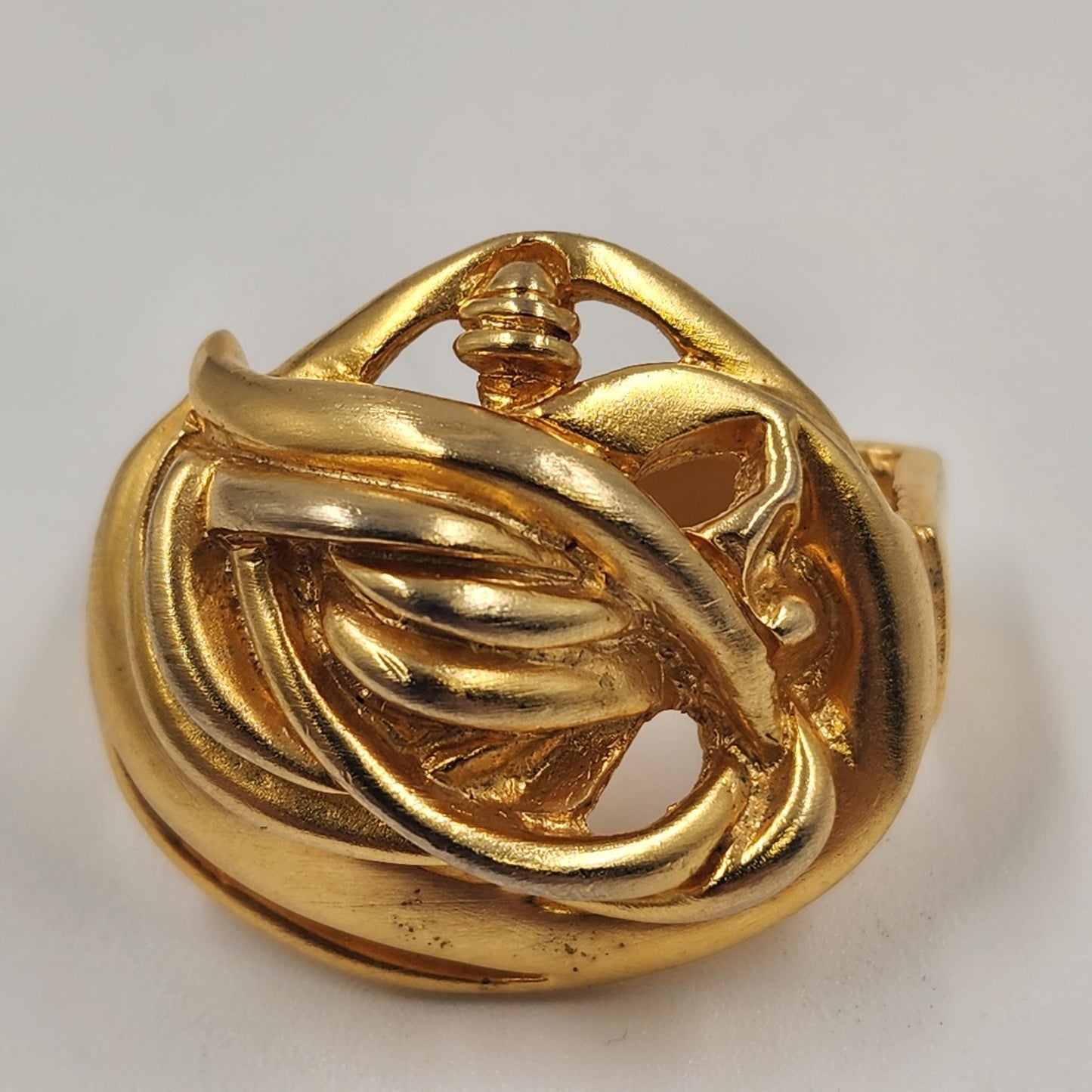 Elegant Gold Tone Love Knot Scarf Slide Neck Handkerchief Holder