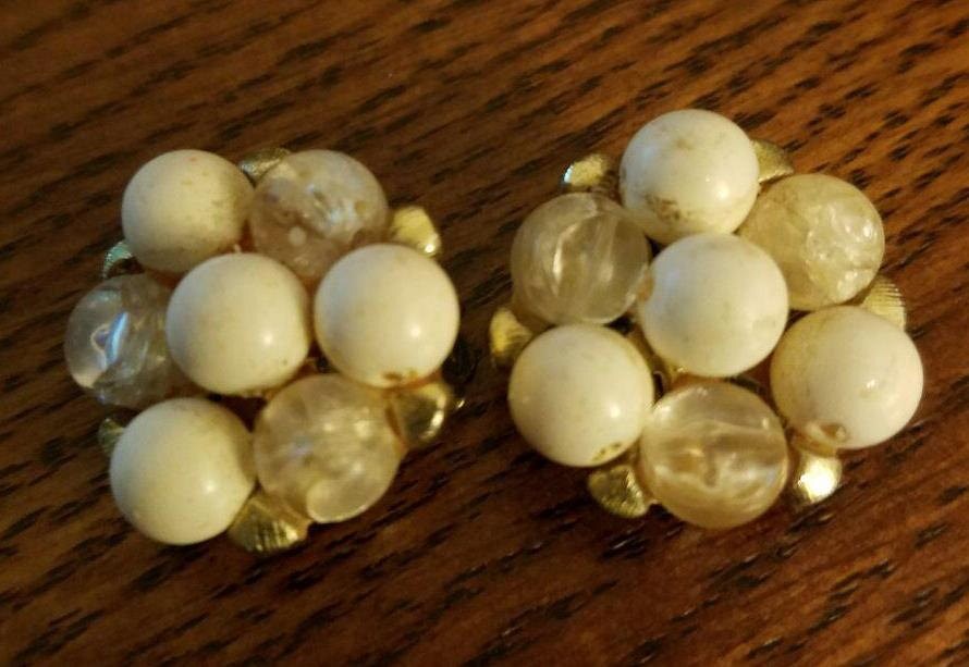 Vintage Pearl Look Bead Clip Style Earrings White & Clear