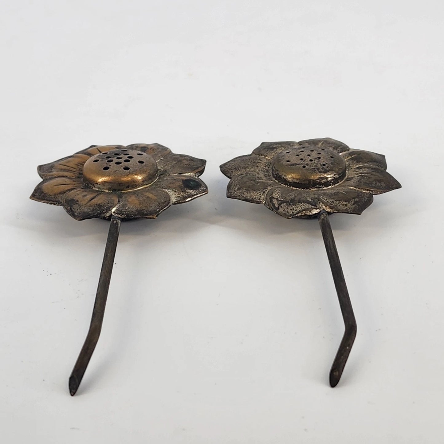 Metal Sunflower Salt & Pepper Shakers Set Flat Lay Twist Bottom Floral Tarnish