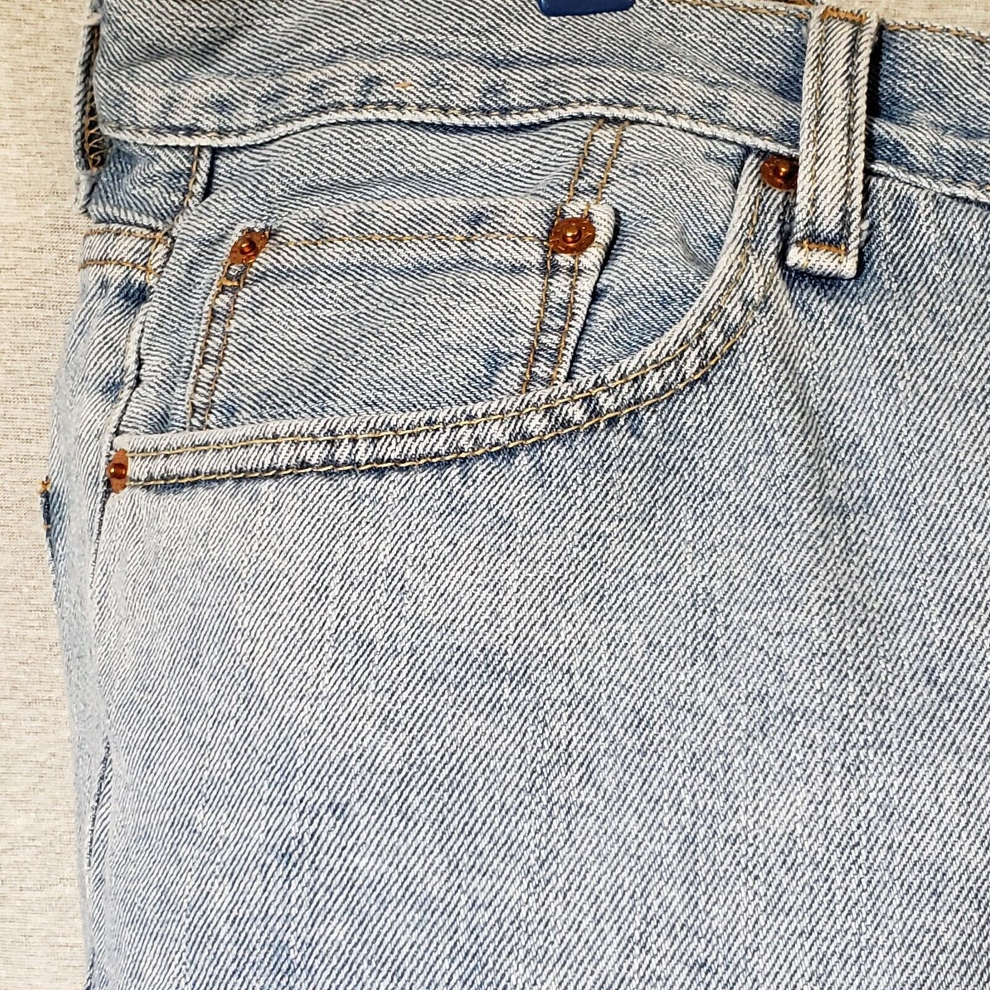 Levi's 550 Relaxed Tapered Light Wash Jeans Mens 40x32 Denim