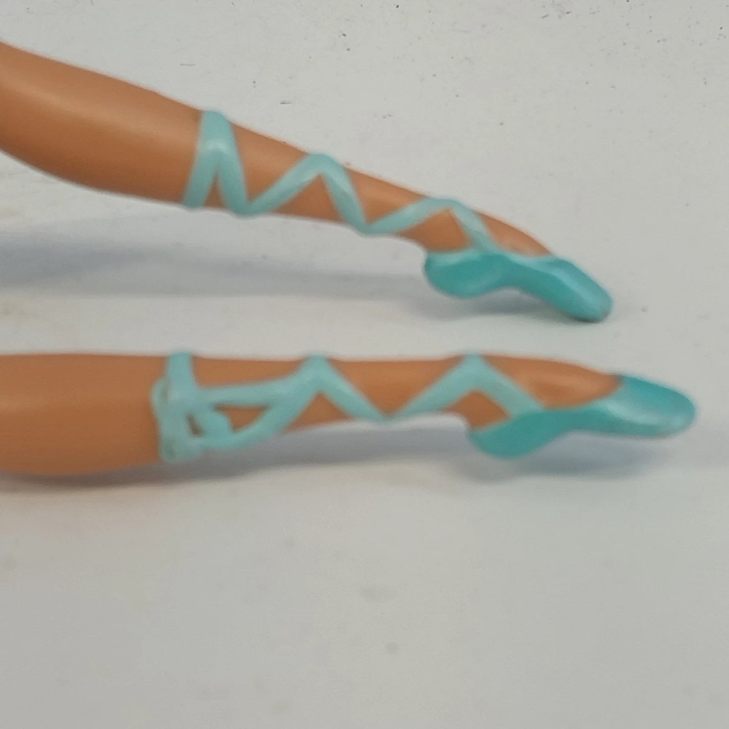 Mattel Barbie Isla Doll 12 Dancing Princesses 1999 Body Choker Ballet Slipper