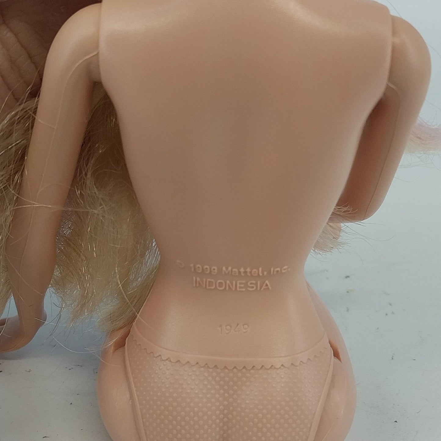 Barbie Doll Mattel 1998 Head 1999 Body Blonde Pink Streaks Bendable Knees Vtg