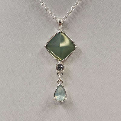 Avon Silver Tone Chain Opaque Green Gemstone Pendant 10" Necklace Lobster Clasp