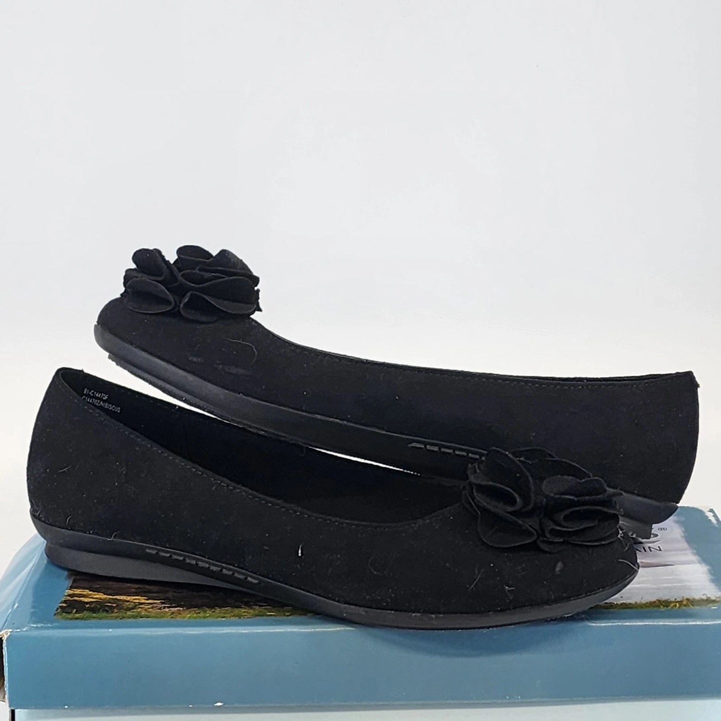 Cliffs White Mountain Hibiscus Flats Black Suede Ballet Shoes w Flower Women's 8