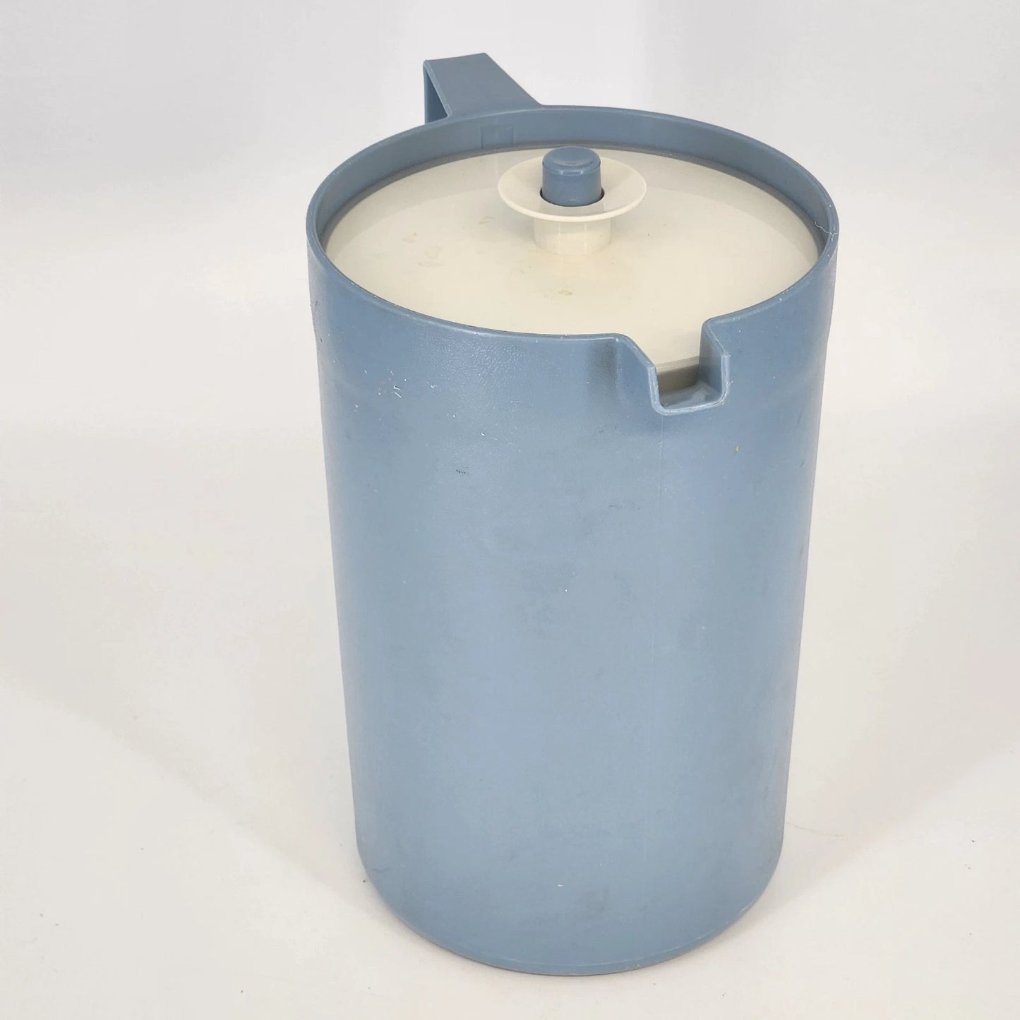 Tupperware 2 Qt Blue Pitcher Push Button Lid Model 1676