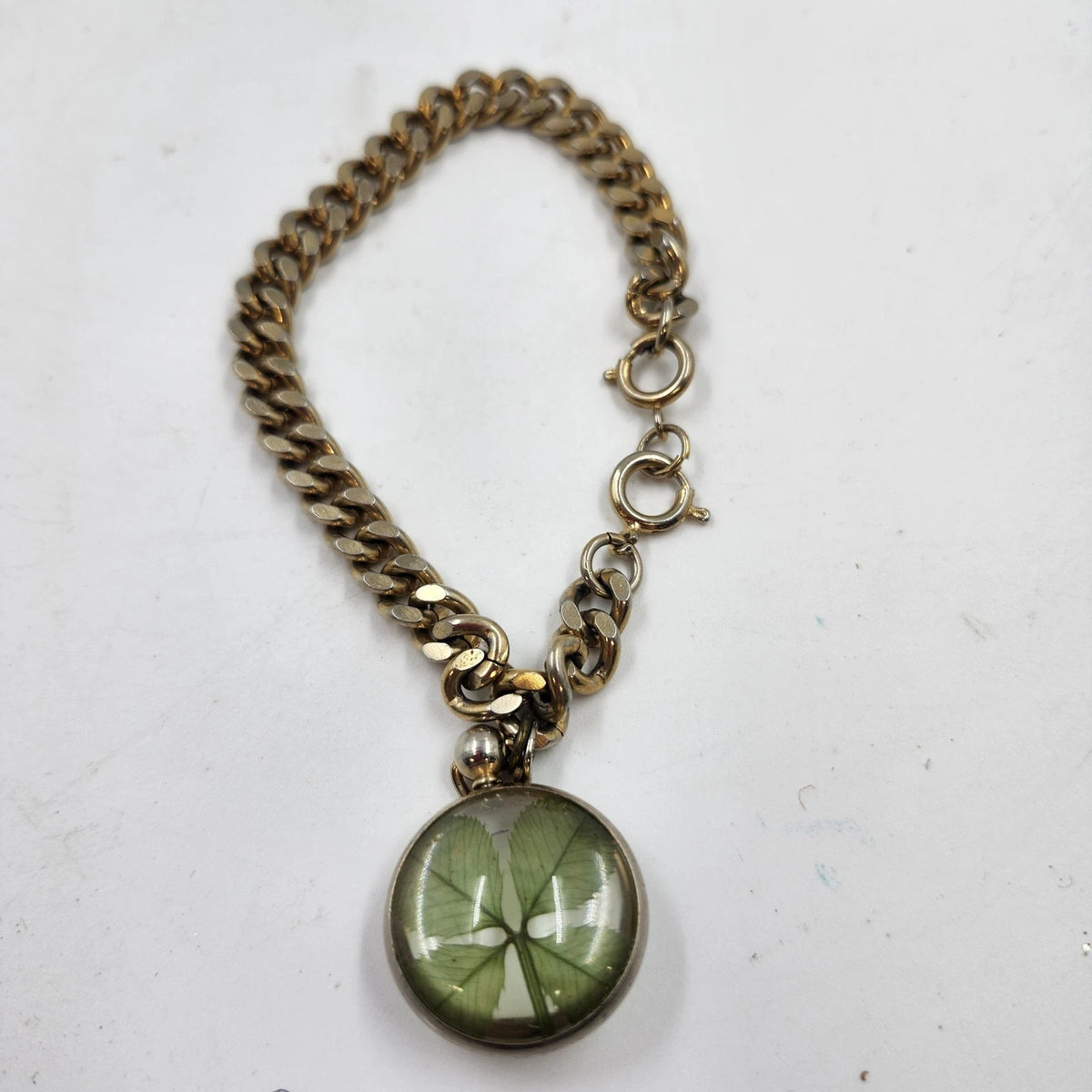 Four Leaf Clover Glass Dome Cabochon Charm Bracelet Gold Tone Curb Chain 7.5"