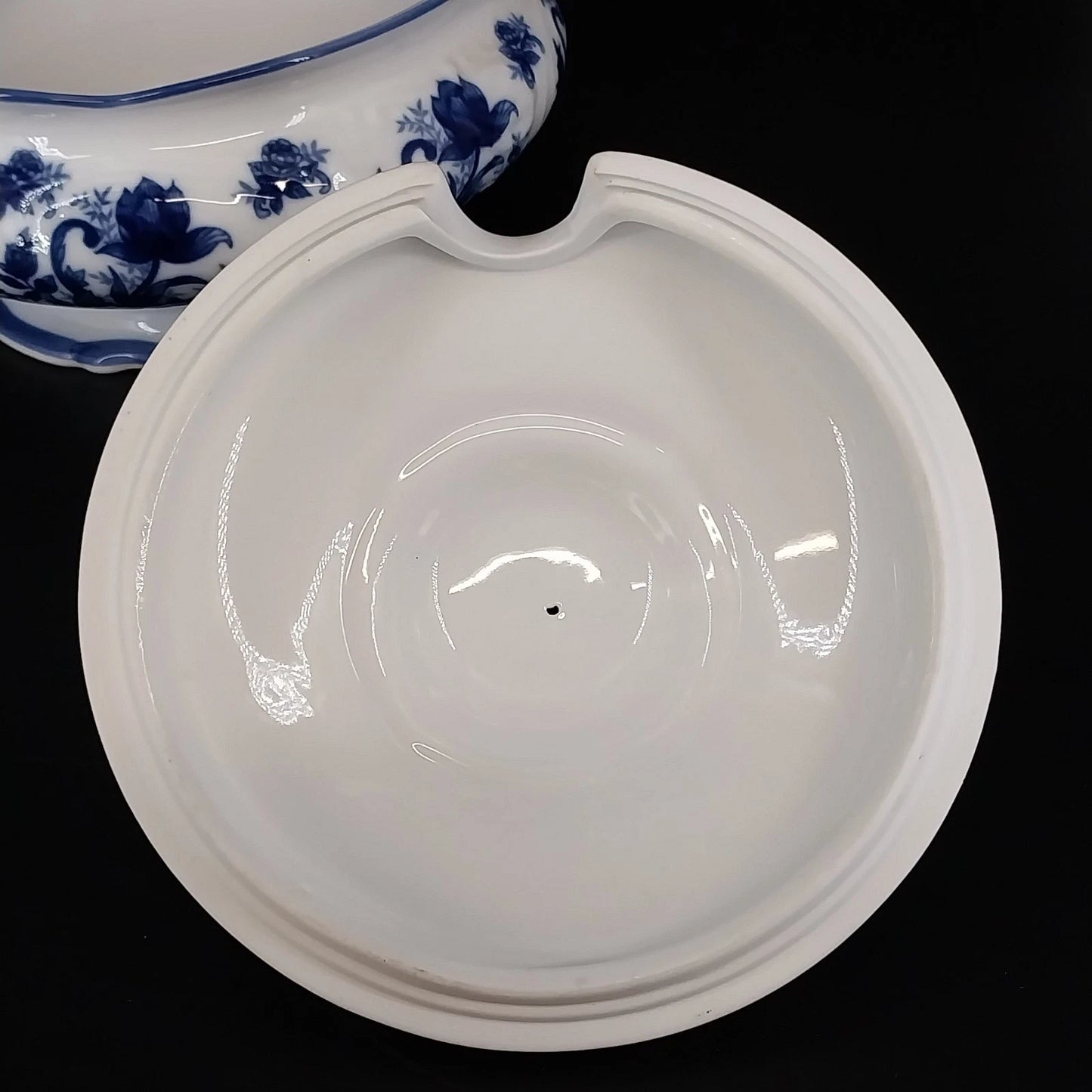 Cracker Barrel Blue White Floral Soup Tureen Serving Bowl with Lid Porcelain Vtg