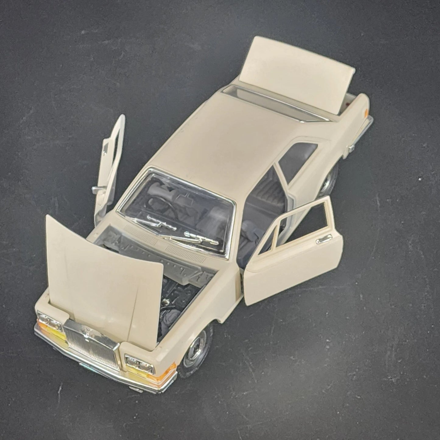 Bburago Rolls Royce Camargue 1:22 Scale Diecast Model Car