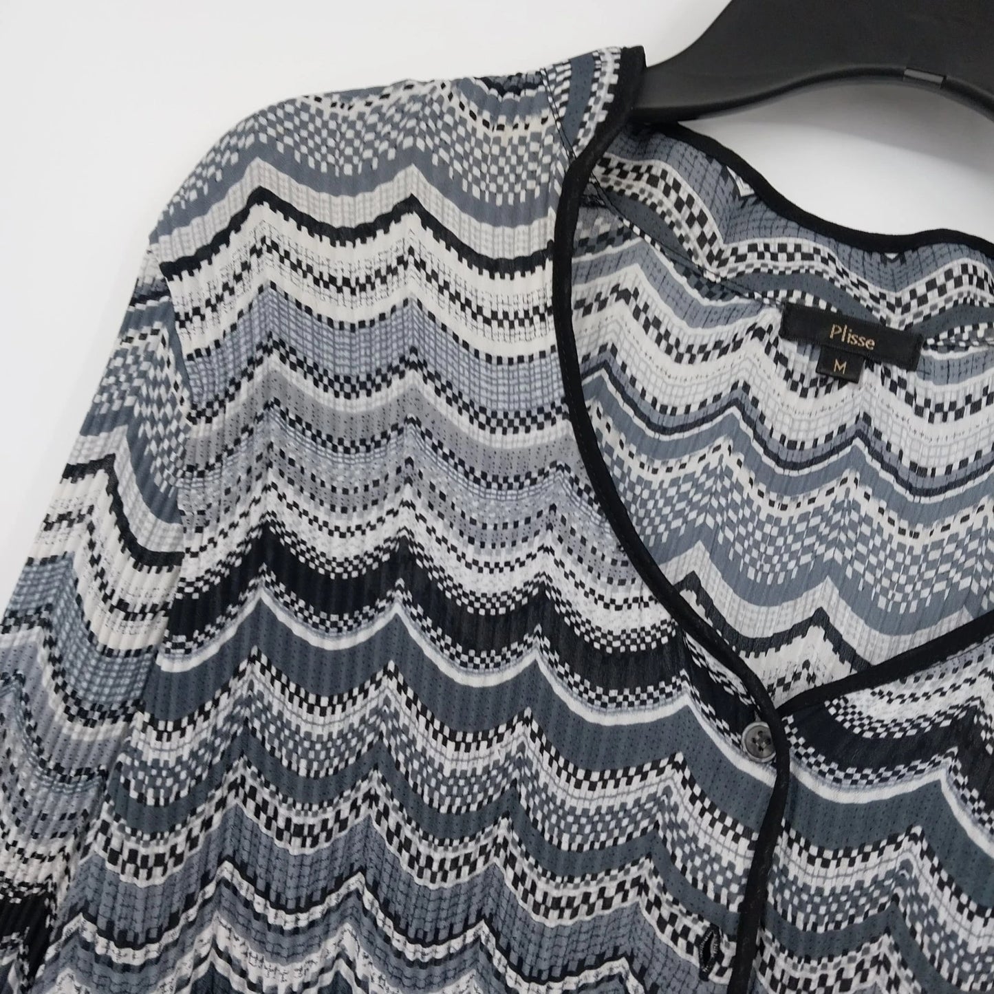 Women's Medium Black White Chevron Pleated Blouse Lettuce Trim 3/4 Sleeve