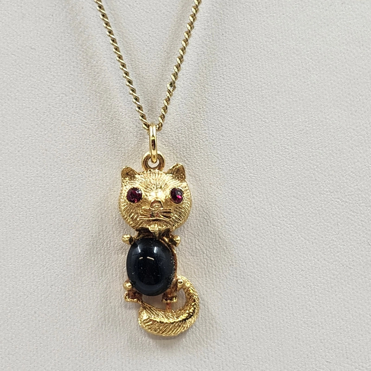 Gem Craft Gold Tone Cat Pendant Necklace Black Cabochon Red Rhinestone Eyes