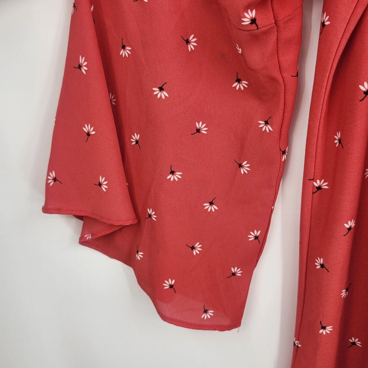Roz & Ali Women's 1X Red Floral Blouse 3/4 Sleeve Ruffle High Low Hem Stretch