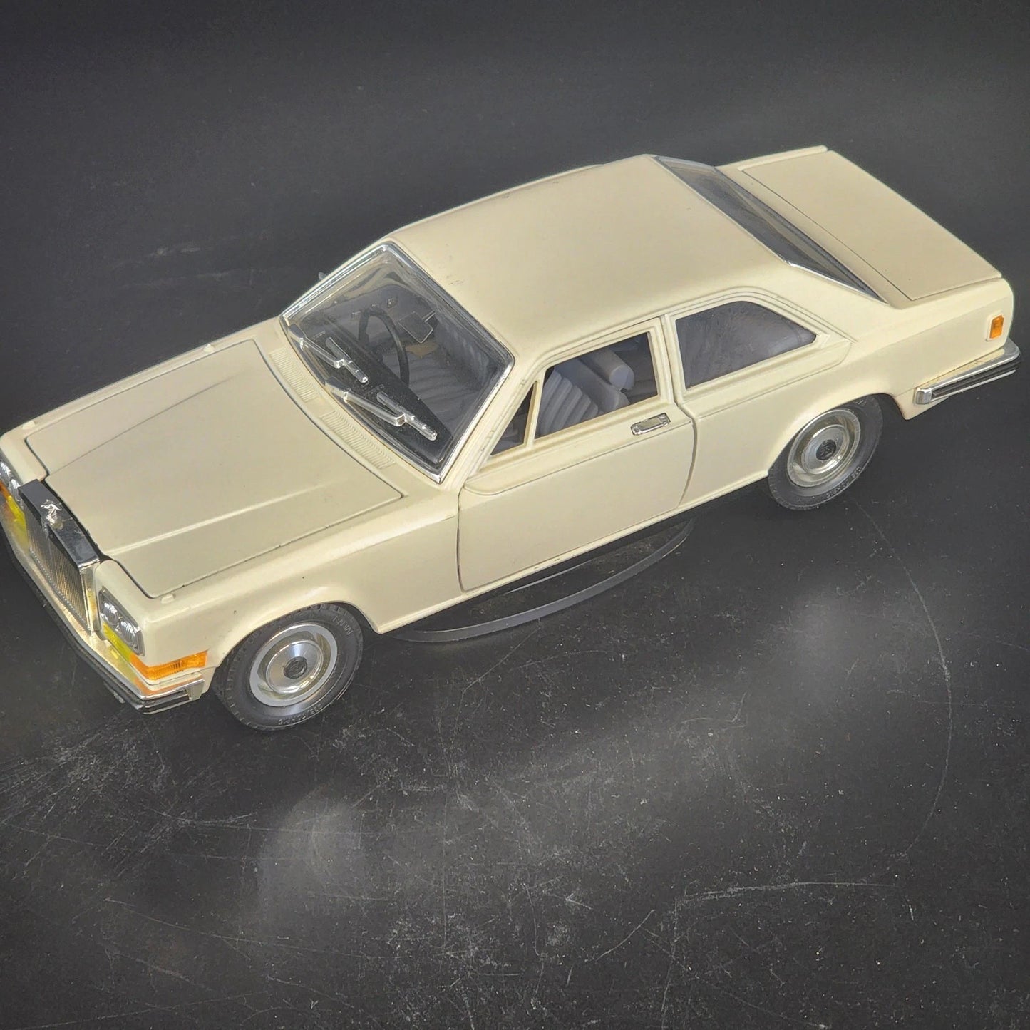 Bburago Rolls Royce Camargue 1:22 Scale Diecast Model Car