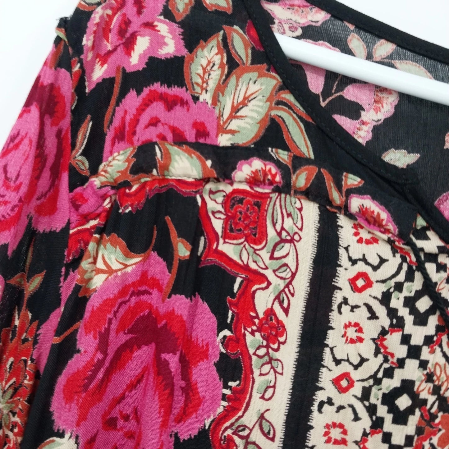 Angie Boho Floral Tunic Top Womens Medium Black Pink Rose