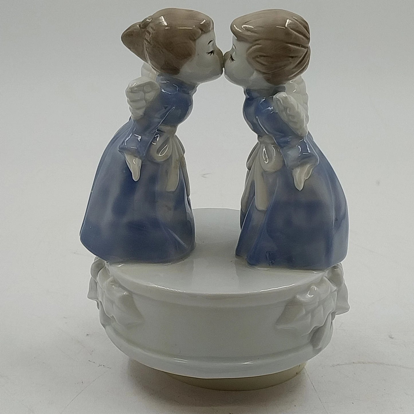 Kissing Angels Music Box Porcelain Revolving Wind-up Plays Silent Night 6'' Vtg