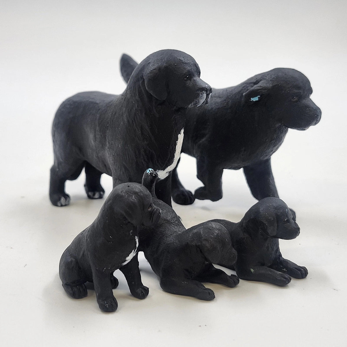 Black Labrador Dog Family Figurines 5 Pc Set 2 Large Dogs 3 Puppies Decor