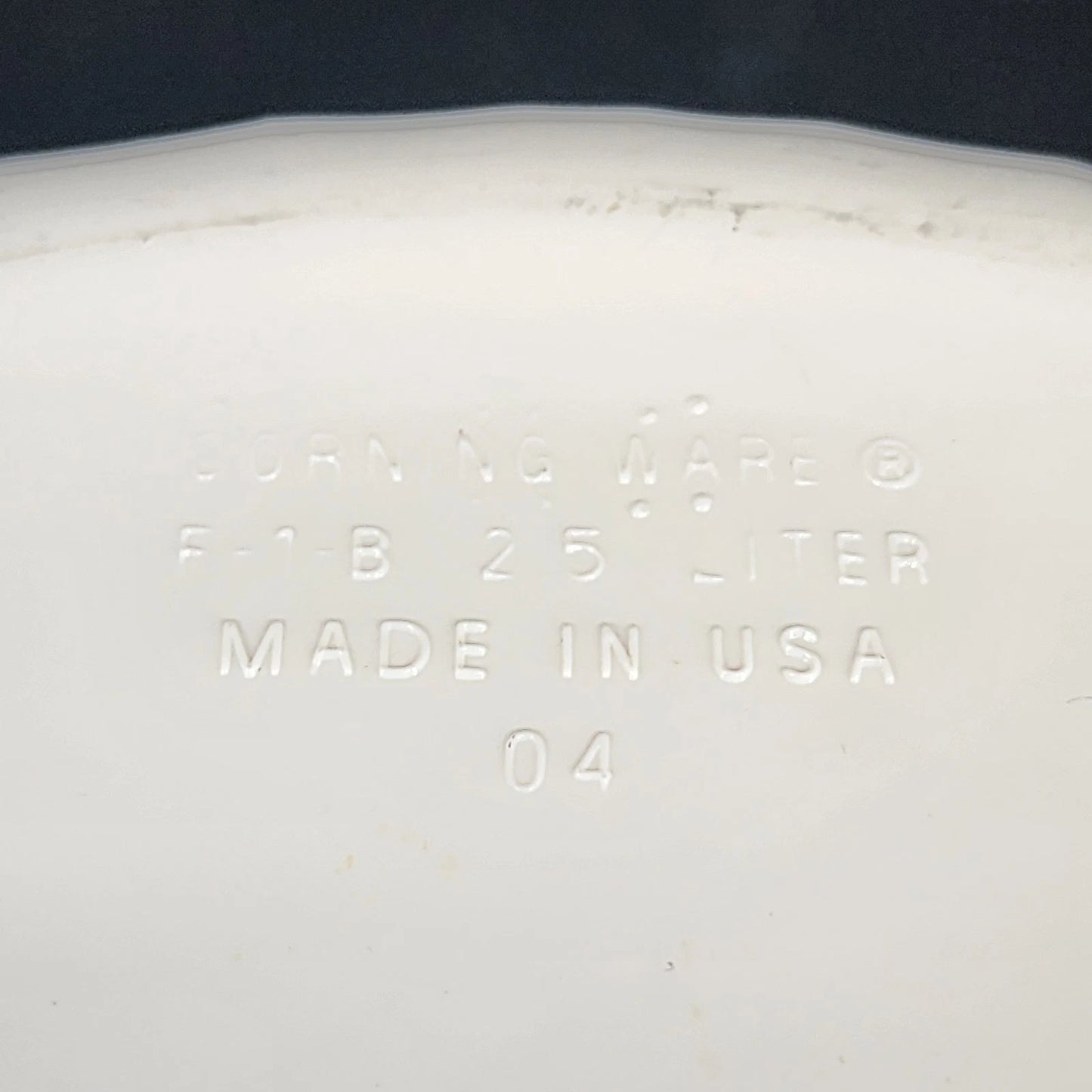 Corning Ware French White 2.5 Quart Round Casserole Dish F-1-B with Glass Lid 9"